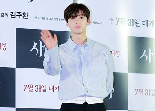 Style chuẩn 'bạn trai người ta' của Hwang Min Hyun