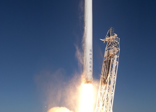 Tàu không gian SpaceX chở lửa và chuột lên Trạm Vũ trụ Quốc tế