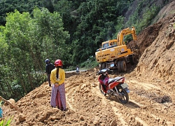 Băng rừng, lội suối vượt gần 150km để... rút tiền lương!