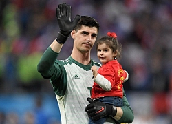 Courtois có con ngoài giá thú với... hàng xóm