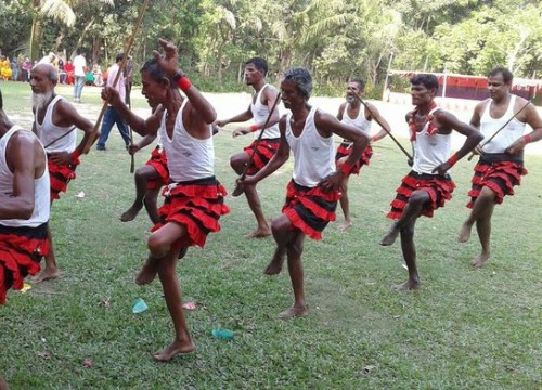 Gậy lathi đánh gãy xương, chết người - vũ khí đàn áp biểu tình Ấn Độ