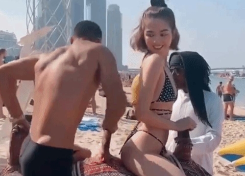 Ngọc Trinh mặc bikini gợi cảm cưỡi lạc đà tại Dubai