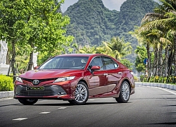 Giá lăn bánh Toyota Camry 2020