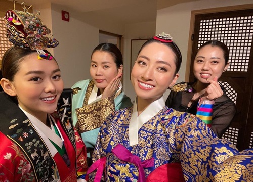 Lương Thuỳ Linh, Tường San, Kiều Loan đẹp 'bất phân thắng bại' khi mặc hanbok