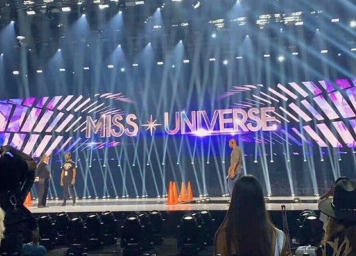 Hé lộ sân khấu bán kết Miss Universe 2019: Đường catwalk không hoành tráng như mong đợi?