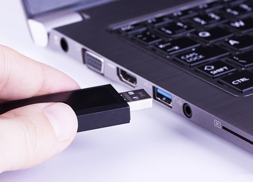 Rút "nóng" có làm hỏng USB không, đây là câu trả lời cho bạn.