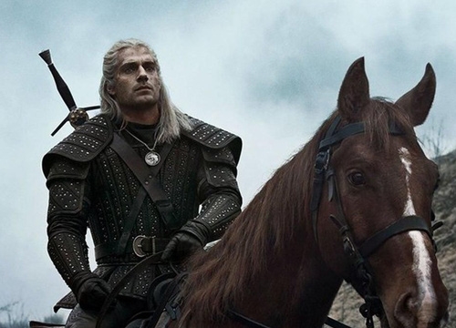 The Witcher được người xem khen nức nở, Game of Thrones cũng phải chào thua