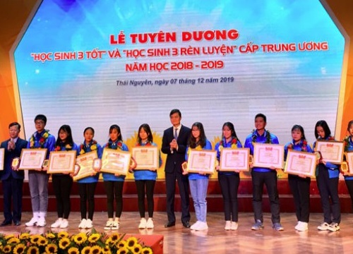 Tuyên dương "Học sinh 3 tốt" và "Học sinh 3 rèn luyện"