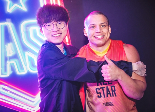 Ai cũng muốn kết thân cùng Faker, nhưng chỉ có duy nhất Tyler1 là được Quỷ Vương đáp lễ nhiệt tình