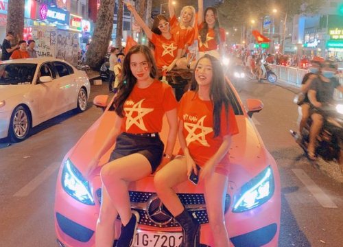 Dàn hot girl quẩy tưng bừng ăn mừng Việt Nam vô địch SEA Games