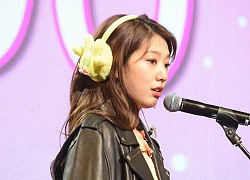 Park Shin Hye cực sành điệu khi chơi loạt đồ da trong fan meeting