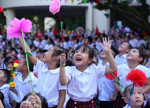 Phụ huynh có clip, Hiệu phó trường Xuân Khanh nói không có giáo viên dạy thêm