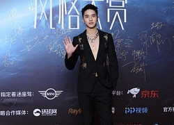 Thảm đỏ 2019 Sina Style Awards: Hứa Ngụy Châu gây chú ý với vest gợi cảm, Nghê Ni quyến rũ với tông vàng