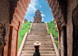 Tháp Bánh Ít thu hút giới trẻ Việt check-in