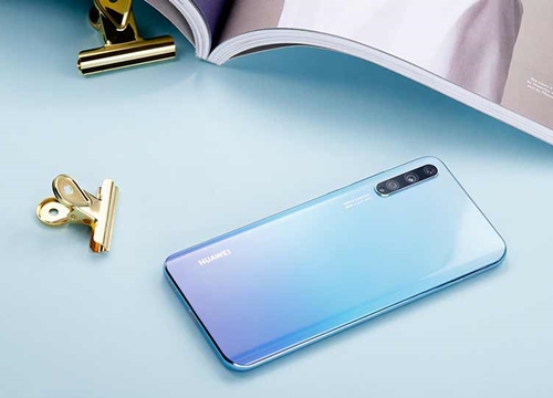 Trên tay Huawei Enjoy 10S: Màn OLED tích hợp vân tay, chip Kirin 710F, 3 camera sau