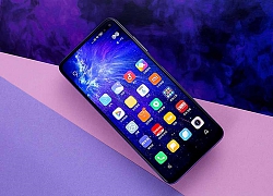 Trên tay Redmi K30 vừa ra mắt: Màn đục lỗ 120Hz, Snapdragon 765G, giá từ 5,2 triệu đồng