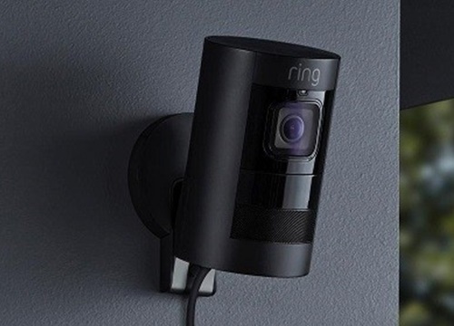 Bé gái 8 tuổi hoảng loạn vì bị Hacker quấy rối qua camera an ninh