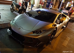 Chạm mặt bộ đôi Lamborghini Huracan độ Reventon và Audi R8 V10 Plus cùng nhau khoe sắc trên phố đêm Sài Thành