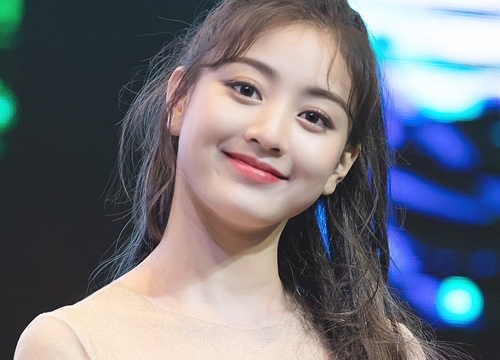 Jihyo - cô gái được các tiền bối JYP yêu thương hết mực