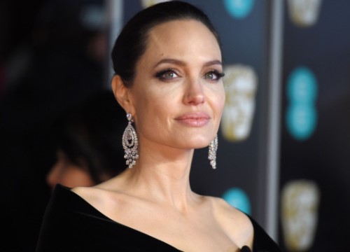 Angelina Jolie tức giận vì Brad Pitt dẫn tình mới đến gặp các con?