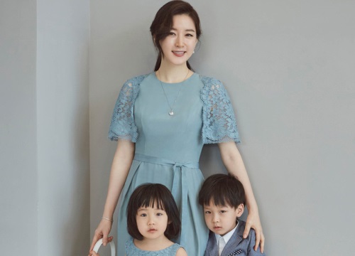 "Nàng Dae Jang Geum" Lee Young Ae khoe ảnh cặp sinh đôi 8 năm trước, ai ngờ 2 nhóc tỳ giờ đã lớn và xinh lắm rồi