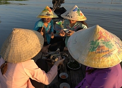 Buổi chiều lênh đênh trên sông ăn cá nướng trên ghe thật là ngon