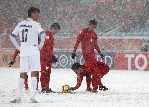 Chậm 2 ngày, CĐV Việt Nam vẫn giúp Quang Hải vô đối trên trang chủ AFC