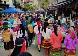 Đến Hà Giang khám phá vẻ đẹp đầy sắc màu của chợ phiên Đồng Văn