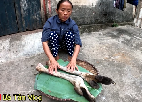 Nướng chân đà điểu nhưng cứ gọi lệch sang chân gà, Bà Tân Vlog lại tiếp tục thêm vào "từ điển" của mình những tên món thật khác biệt