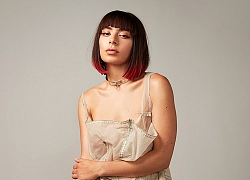 Tất bật nhưng vẫn không quên lời hứa với fan, Charli XCX chính thức phát hành đĩa đơn "Bricks"