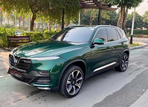 Thợ Hà Nội "phù phép" biến SUV VinFast Lux trông như khối Ngọc Lục Bảo trên phố