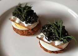 Trứng cá tầm muối Caviar -món ăn gắn với tầng lớp "danh gia vọng tộc"