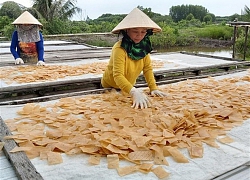 Bánh phồng tôm - một đặc sản miền sông nước Cà Mau