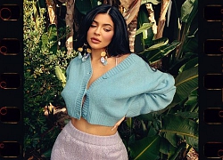 Kylie Jenner khoe eo siêu nhỏ và 'vòng 3' nảy nở