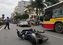 Thanh niên nằm &#8220;bất tỉnh&#8221; sau cú tông thẳng vào ô tô, không thấy ai ra đỡ liền đứng dậy chuồn thẳng