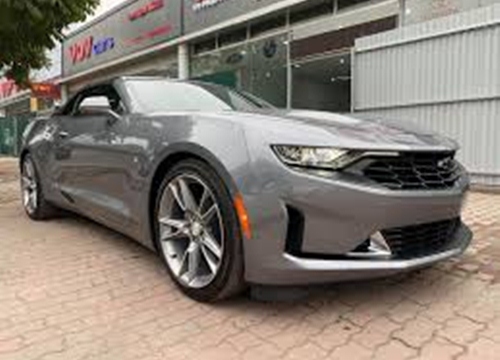 Chevrolet Camaro RS mui trần 2019 đầu tiên về Việt Nam: Xe 3 tỷ nhưng nội thất có chi tiết gây tranh cãi