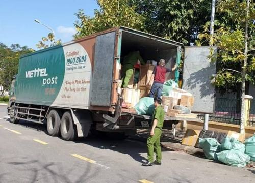 Đà Nẵng: Công an giữ hai xe chở bưu phẩm của Viettel Post