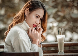 "Hot girl kiếm chém" lại gây sốt chỉ với 1 giây xuất hiện trên sóng thời sự