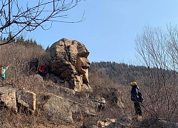 Kỳ bí mỏm đá tự nhiên giống hệt tượng nhân sư, &#8220;vượn đá&#8221;