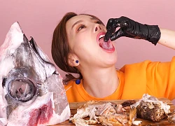 Màn mukbang... đầu cá ngừ sống của Youtuber Hàn khiến dân tình ớn lạnh, chỉ biết lắc đầu xin thua