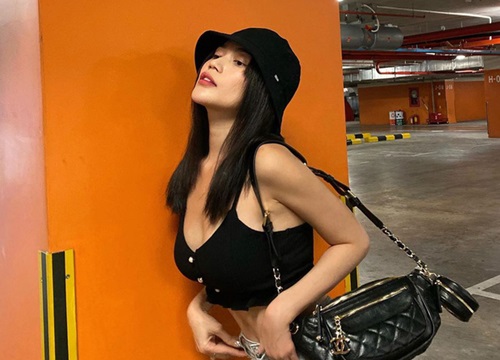 Street style sao Việt: Huyền Lizzie - Sĩ Thanh dẫn đầu bảng nhờ combo crop top - jeans xanh vừa cá tính lại hết sức sexy