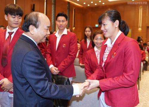 Thủ tướng: 'Đừng để các VĐV sau khi giải nghệ phải đi bán bánh mỳ'