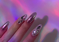 Tổng hợp những mẫu nail lấp lánh cực mới lạ cho Giáng sinh, nàng nào cũng mê