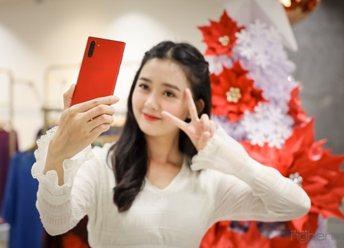 Đón giáng sinh lung linh cùng Galaxy Note10 đỏ Aura