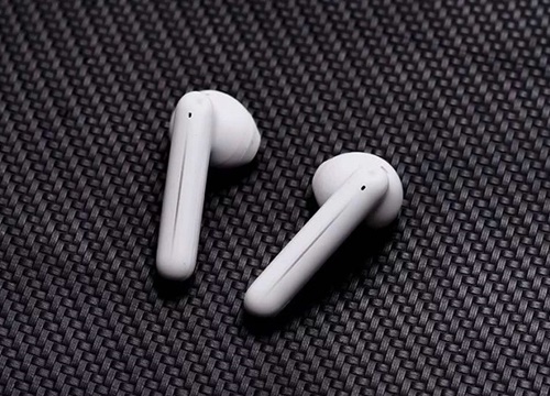 Apple AirPods là 'hình mẫu lý tưởng' sao? OPPO Enco Free vừa lộ ảnh thực tế cũng có thiết kế tương tự