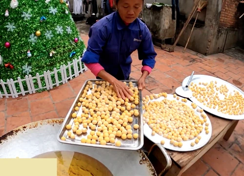 Bà Tân Vlog làm bánh nhãn, kết quả lại to bằng quả chanh: "siêu to khổng lồ" là đây chăng?