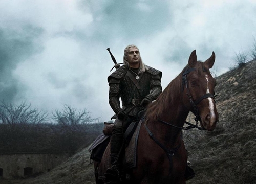 "Bom tấn Netflix" The Witcher bị chấm điểm thấp ngỡ ngàng, nhà sản xuất lên tiếng cà khịa giới phê bình "không chịu xem cho hết"