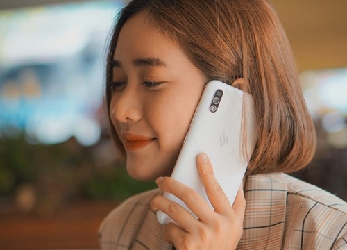 Chỉ hơn 1 triệu đồng, mẫu smartphone mới của tỷ phú Phạm Nhật Vượng có vũ khí gì để gây sốt?