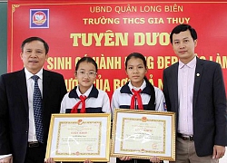 Hà Nội tặng danh hiệu người tốt, việc tốt cho 2 em học sinh nhặt được của rơi trả người đánh mất