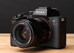 "Mổ bụng" máy ảnh Sony a7R IV: Nâng cấp đáng kể về mọi mặt